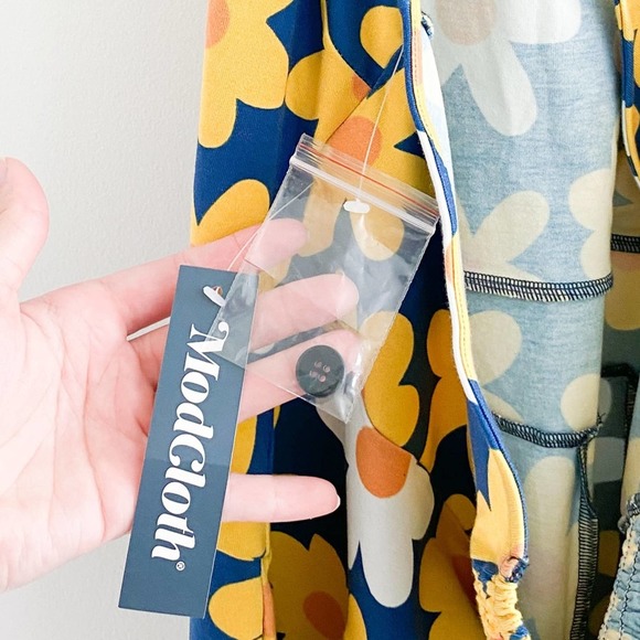 ModCloth Dreaming Of Daises Floral Halter Romper - Picture 4 of 8